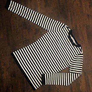 BLACK & WHITE STRIPED SWEATER